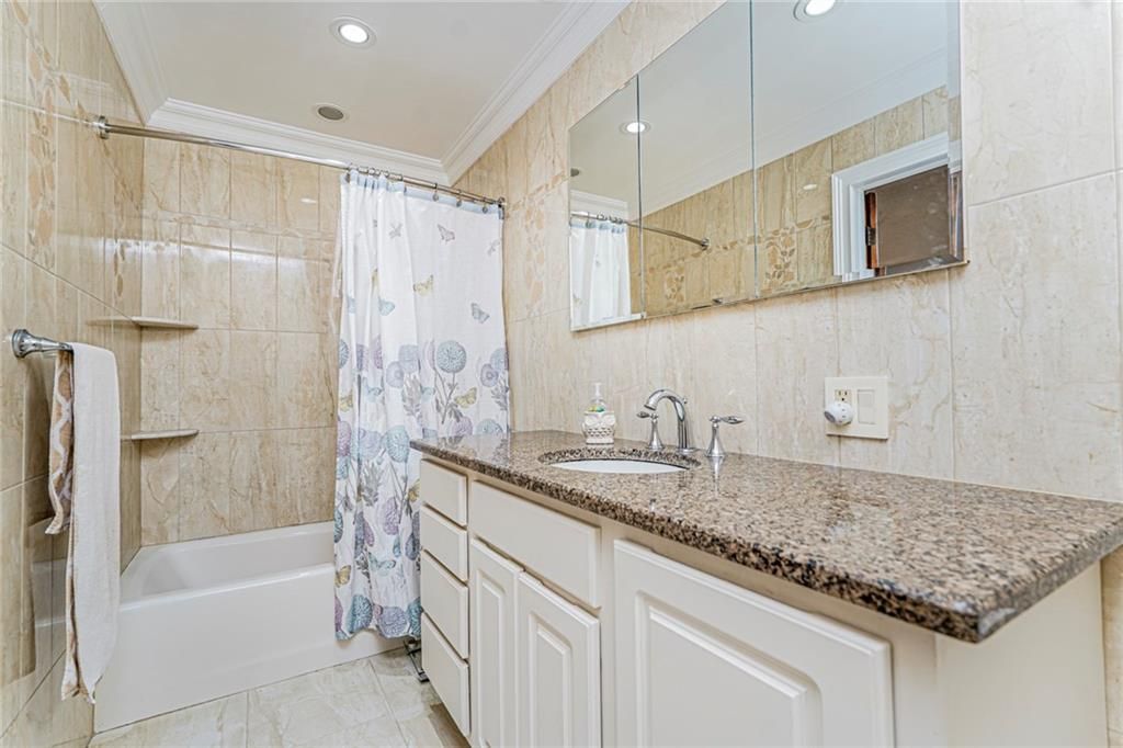 Bathroom, Interior, Recessed Lighting