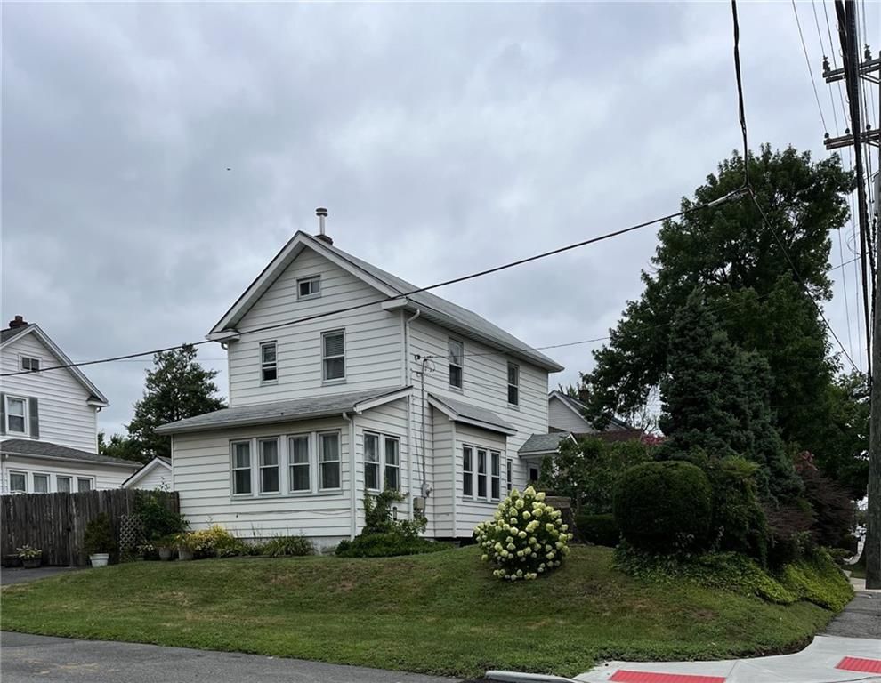 Exterior, Facade, Farmhouse