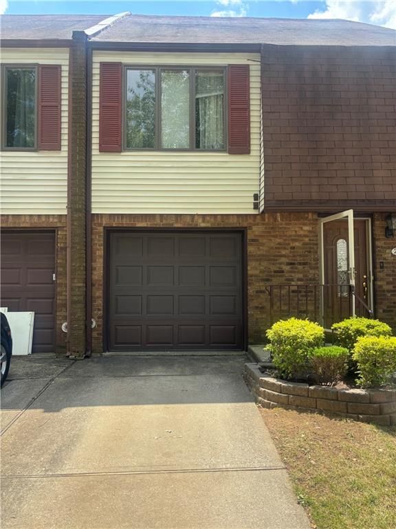 Attached, Exterior, Facade, Brick Facade, Rowhouse
