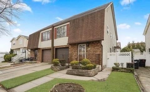 Attached, Exterior, Facade, Brick Facade, Rowhouse