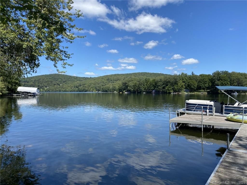 Exterior, Lake