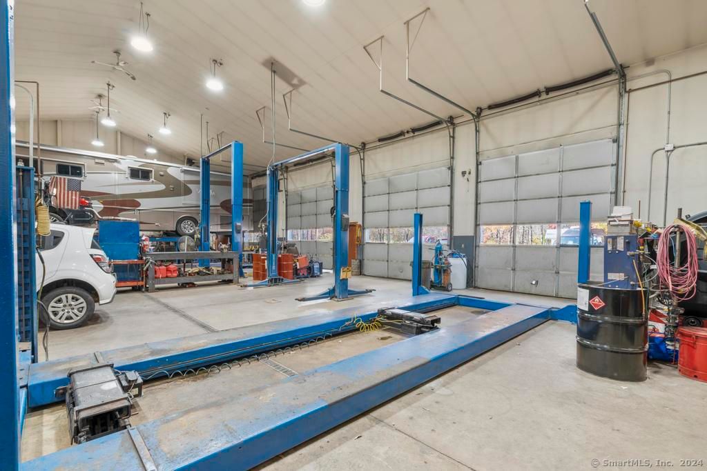 Garage, Interior