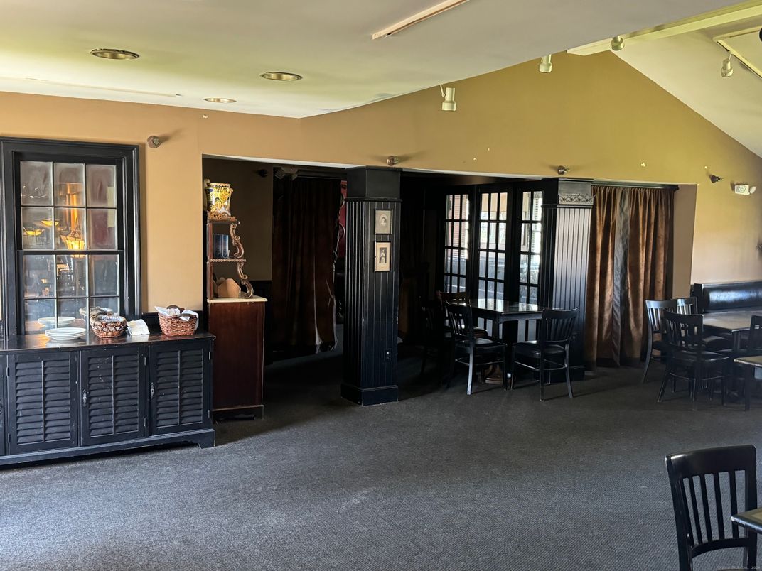 Dining room, Interior, Recessed Lighting