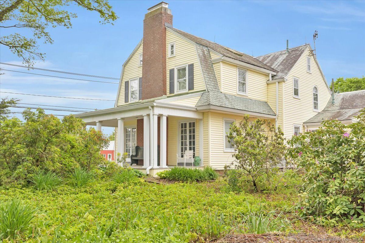 Exterior, Facade, Farmhouse