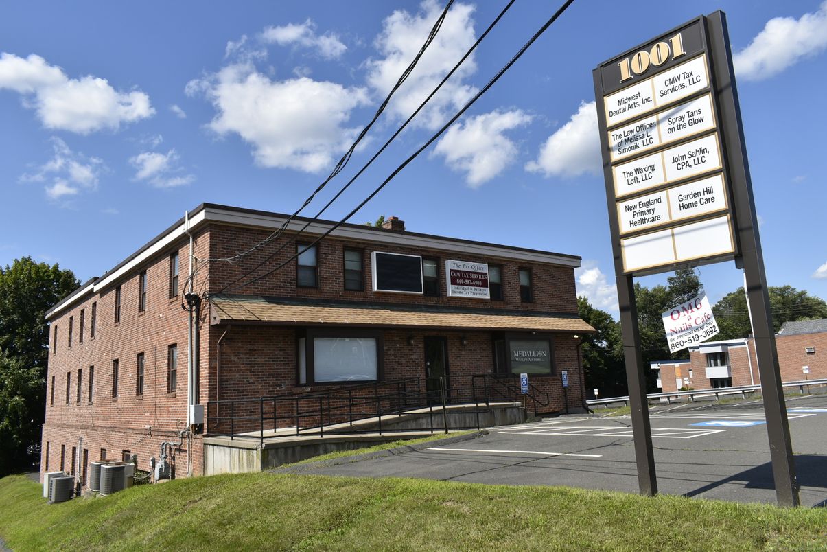 Exterior, Facade, Brick Facade, Rowhouse