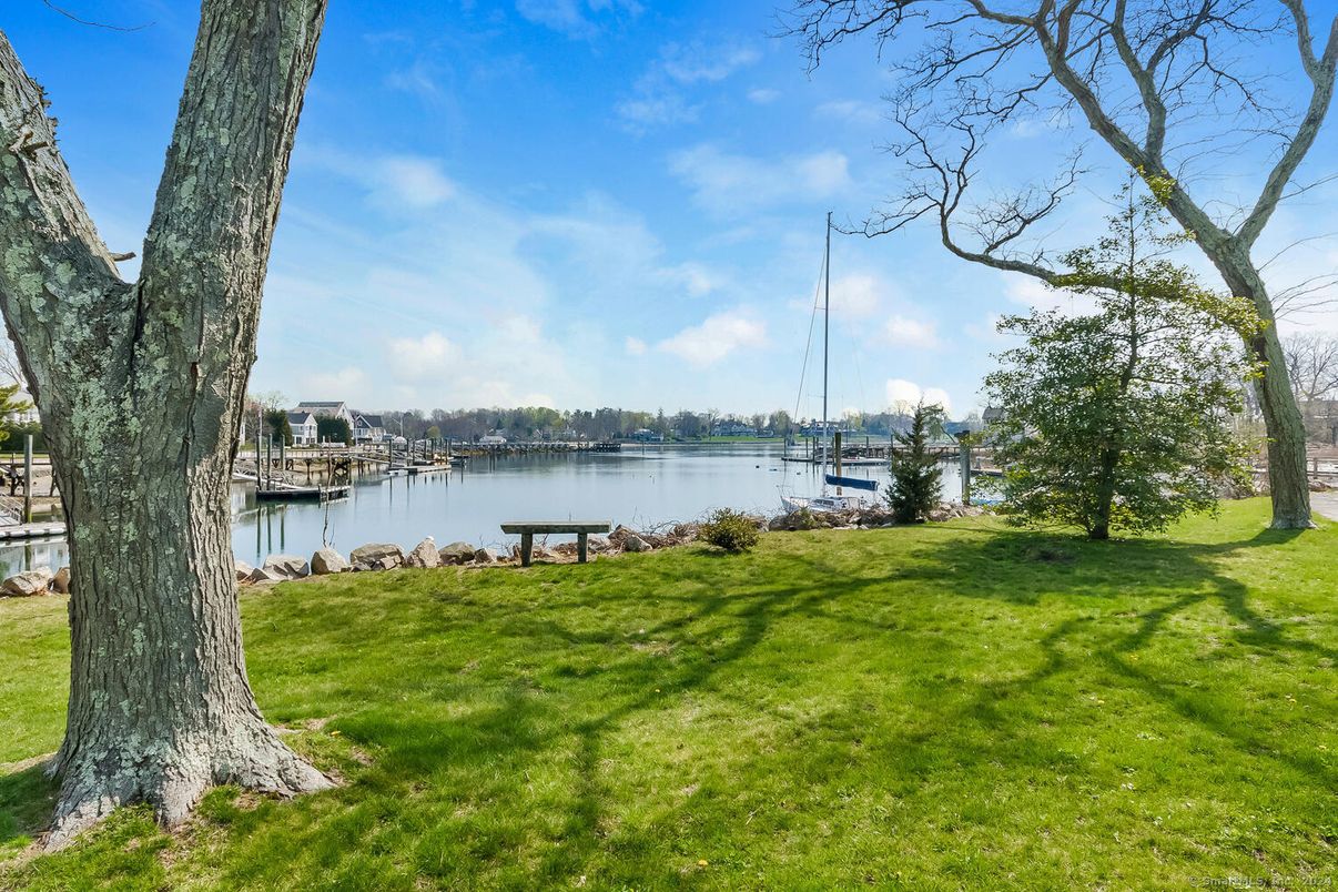 Exterior, Lake