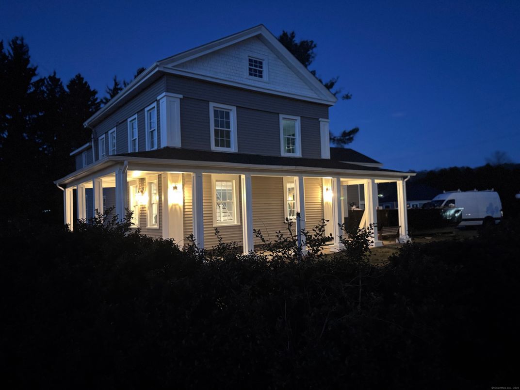 Exterior, Facade, Farmhouse