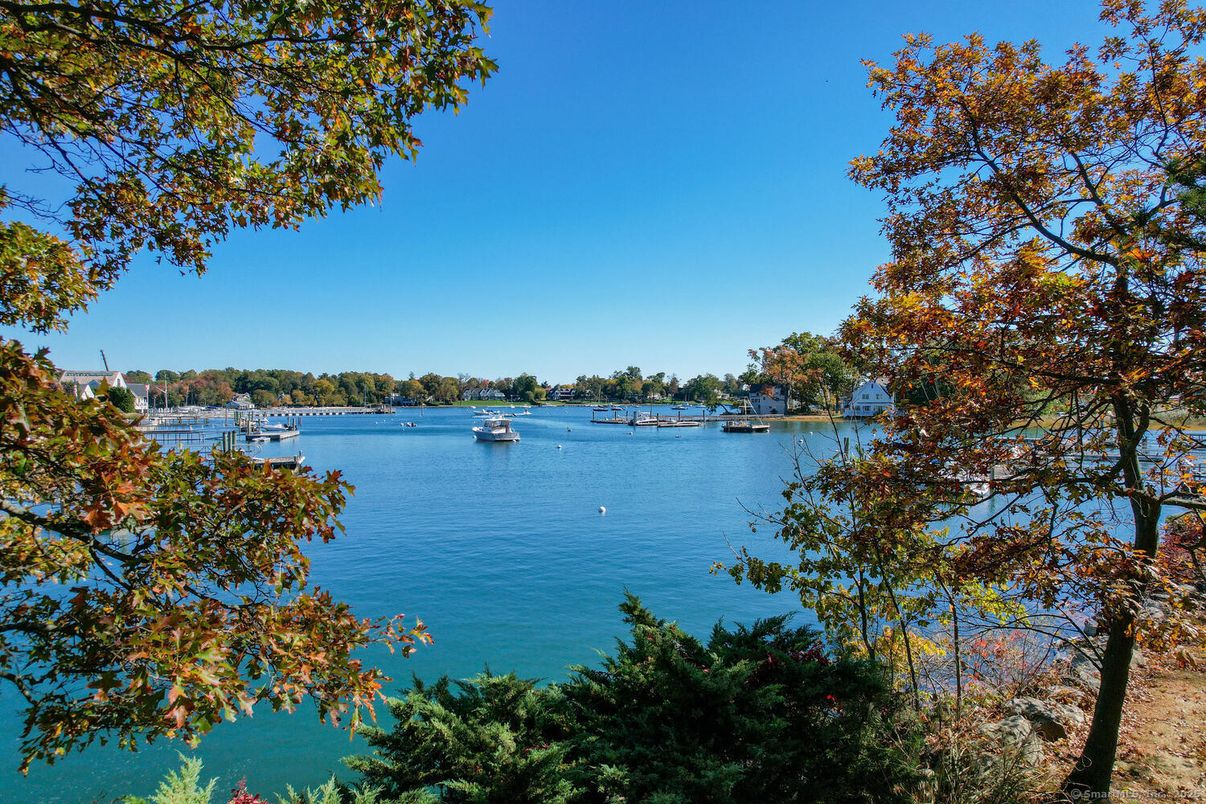 Exterior, Lake
