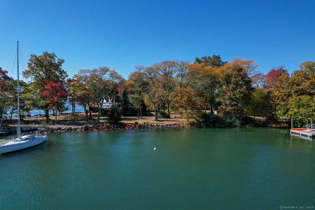 Exterior, Lake
