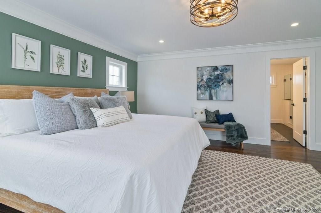 Bedroom, Interior, Pendant Lights, Recessed Lighting, Wood Texture Flooring