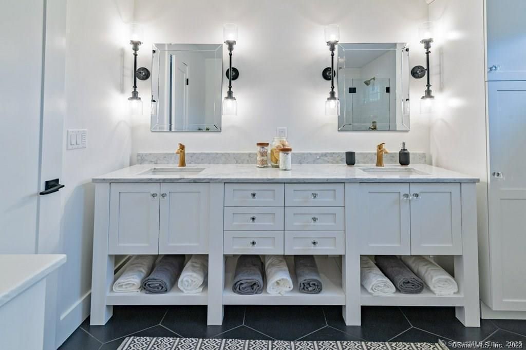 Bathroom, Dual Sink Vanities, Interior