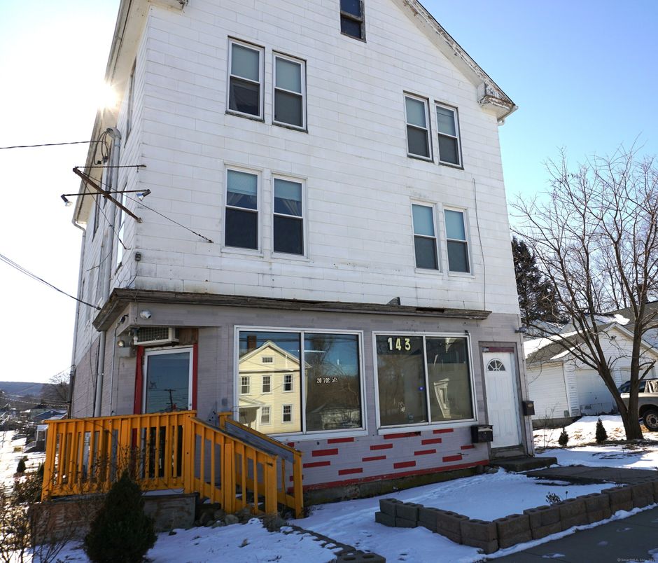 Exterior, Facade, Farmhouse