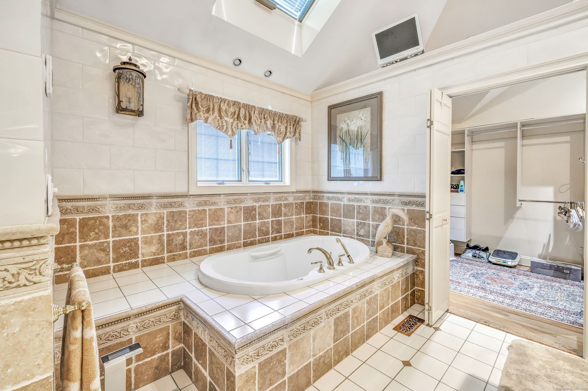 Bathroom, Interior, Tile Countertops