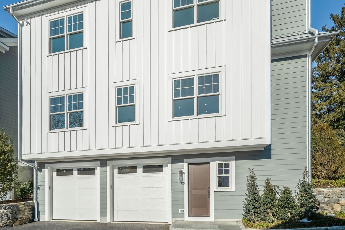 Attached, Exterior, Facade, Rowhouse