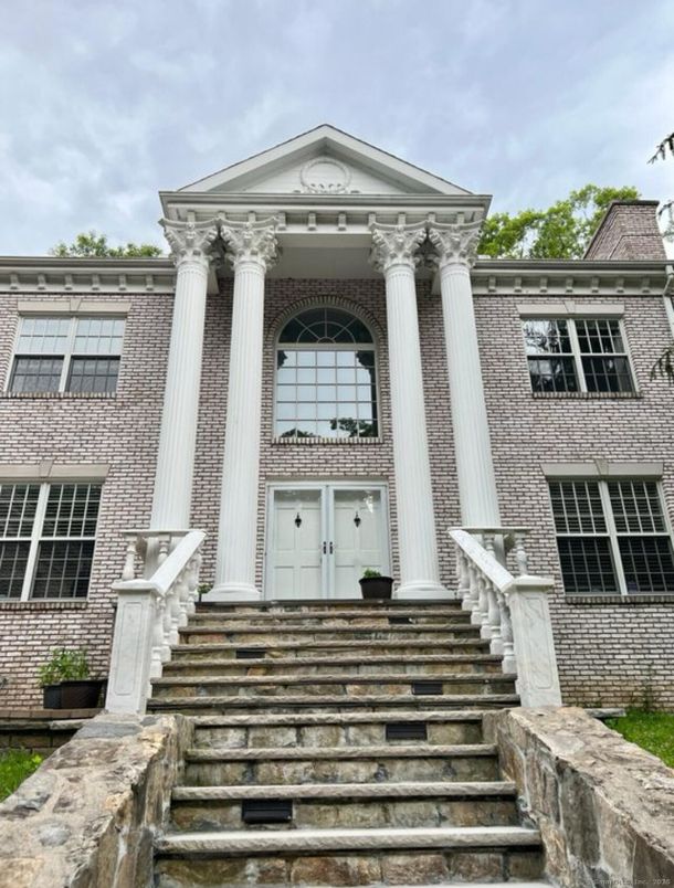 Exterior, Facade, Brick Facade, Georgian