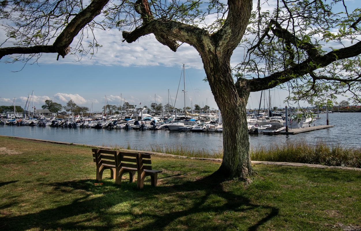 Exterior, Lake