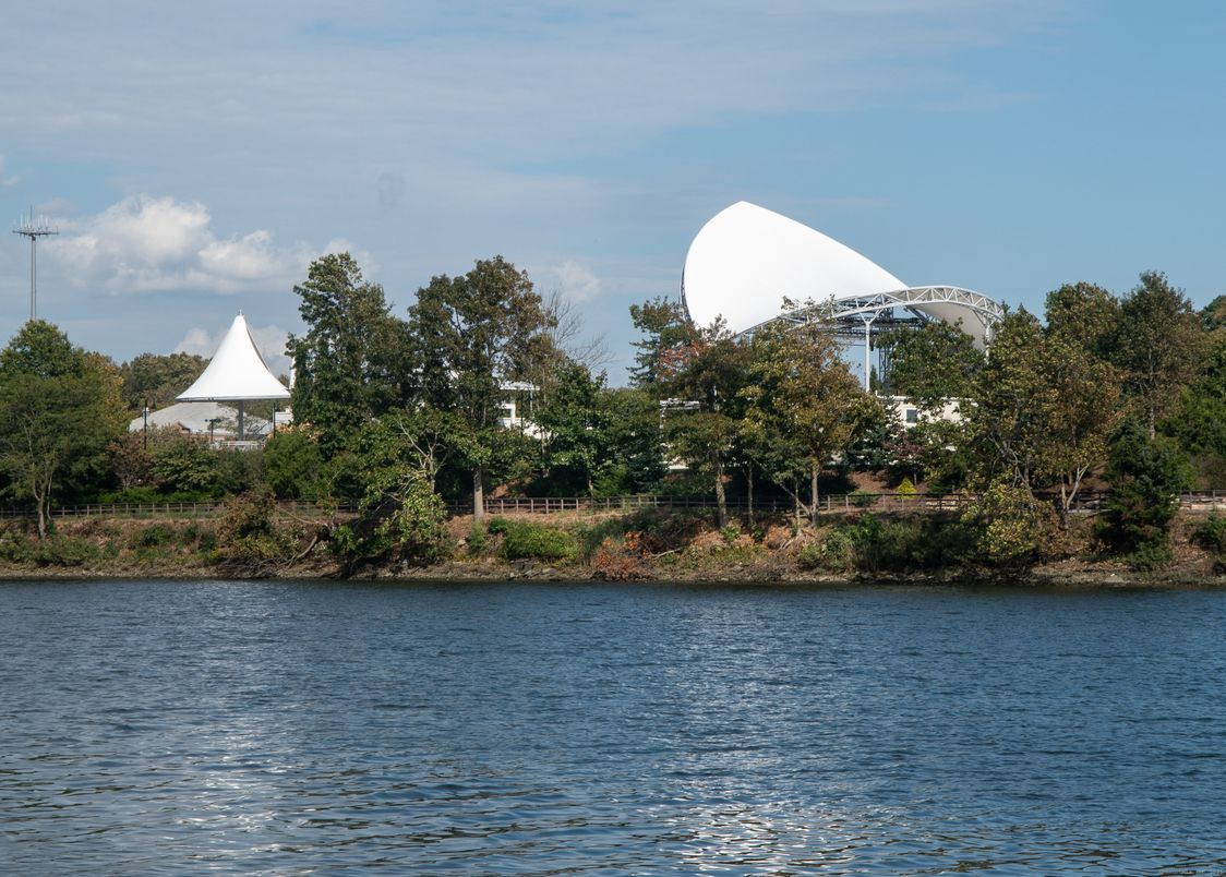 Exterior, Lake