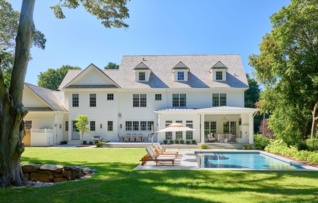 Exterior, Facade, Pool, Farmhouse