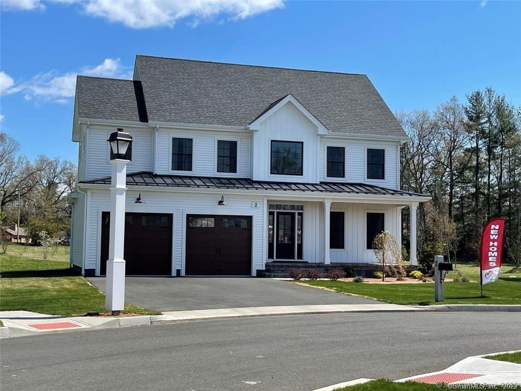 Attached, Exterior, Facade, Farmhouse