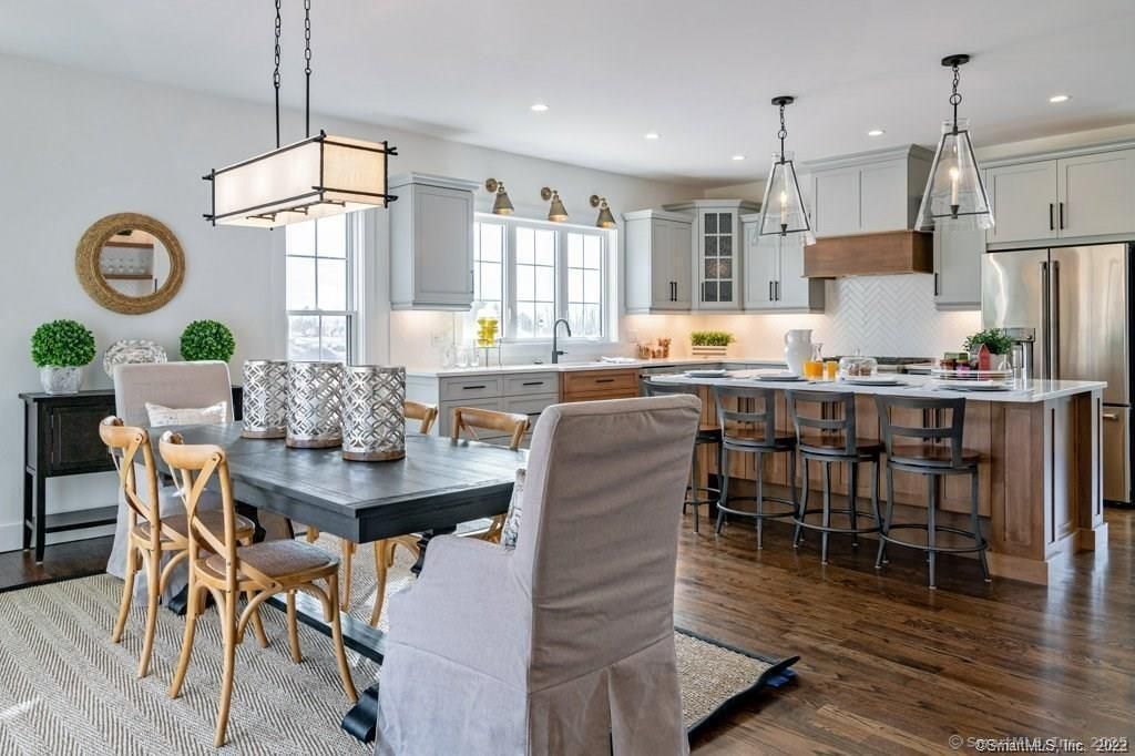 Dining room, Interior, Kitchen, Pendant Lights, Recessed Lighting, Stainless Steel Appliances, Wood Texture Flooring