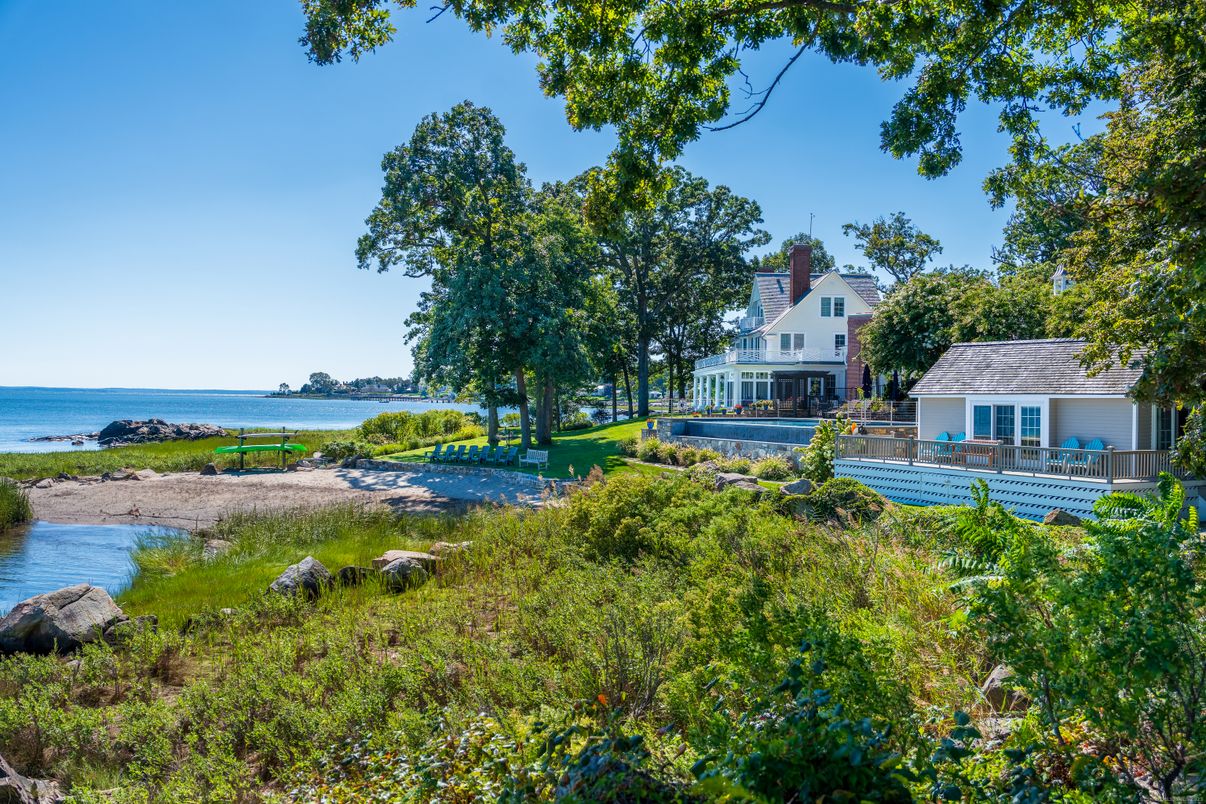 Exterior, Lake