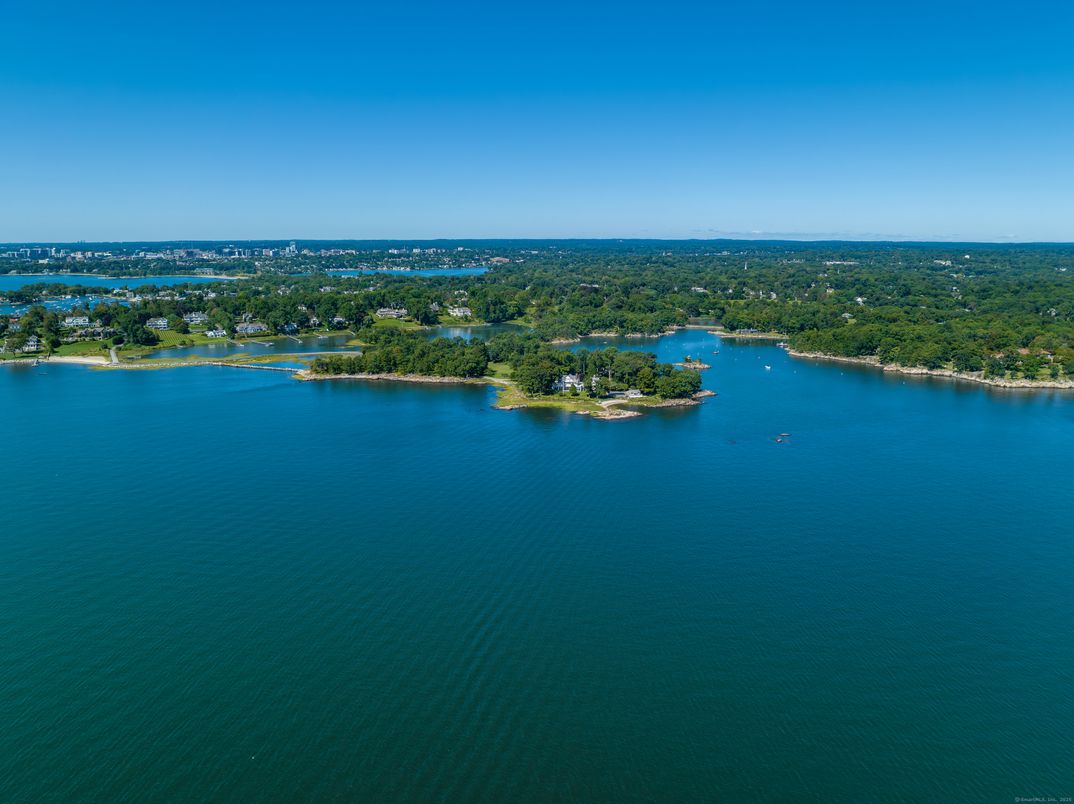 Exterior, Lake