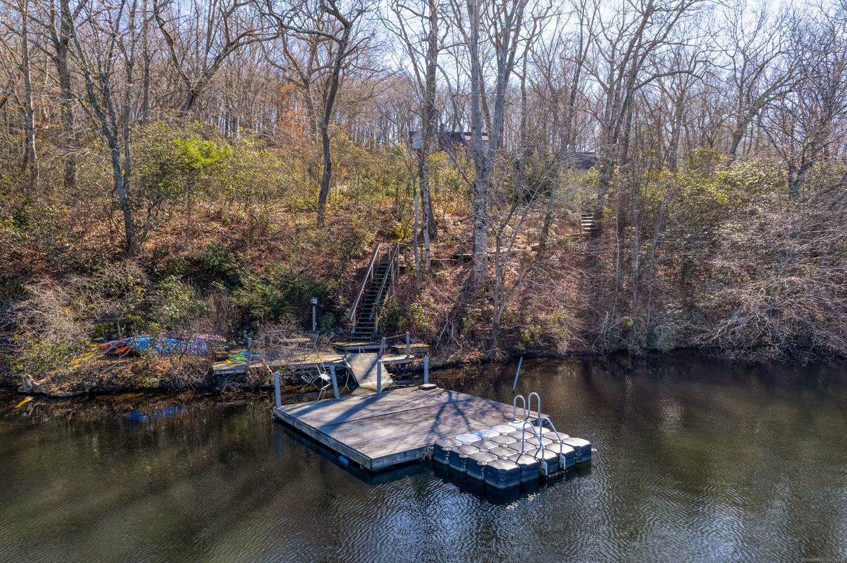 Exterior, Lake
