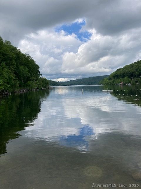 Exterior, Lake