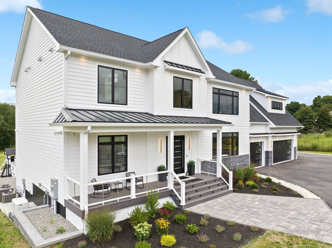 Exterior, Facade, Farmhouse