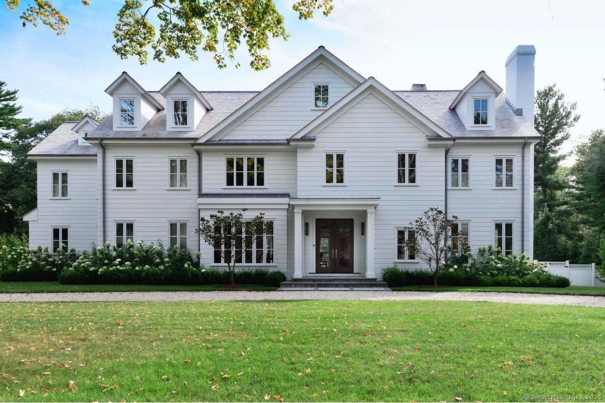 Exterior, Facade, Farmhouse