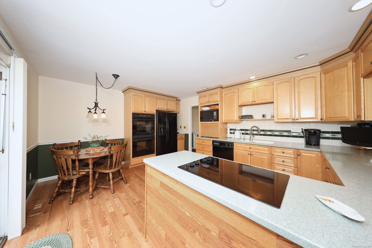 Dining room, Interior, Kitchen, Pendant Lights, Recessed Lighting, Wood Texture Flooring