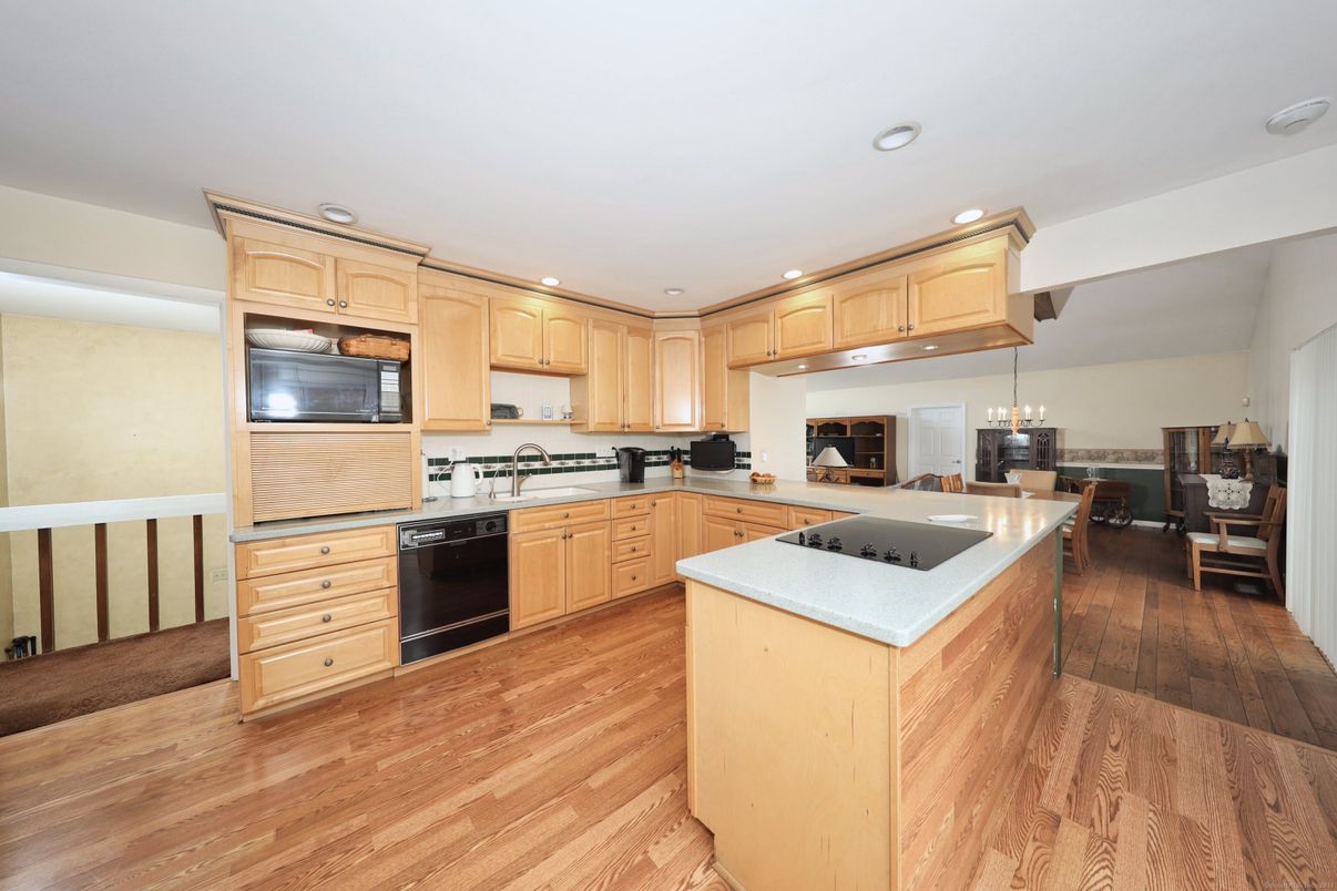 Dining room, Interior, Kitchen, Pendant Lights, Recessed Lighting, Wood Texture Flooring
