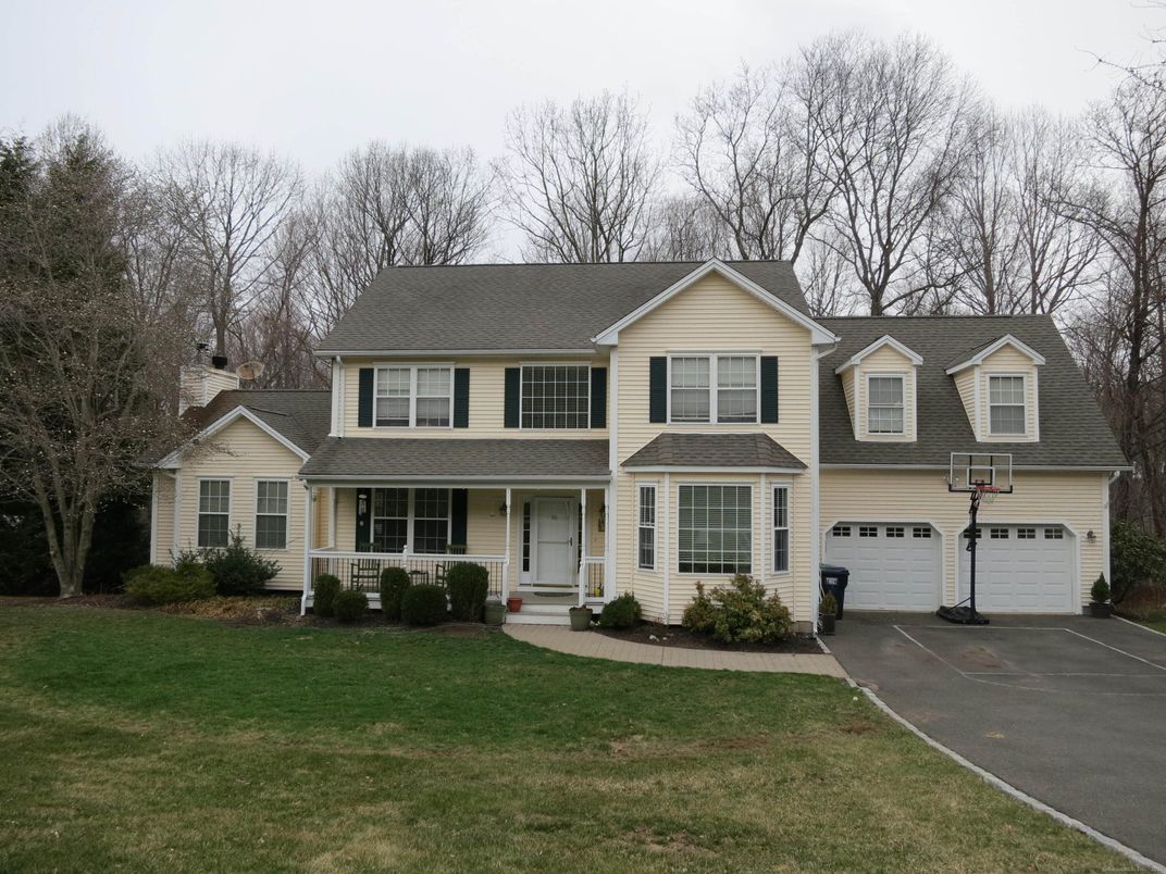 Attached, Exterior, Facade, Split Level