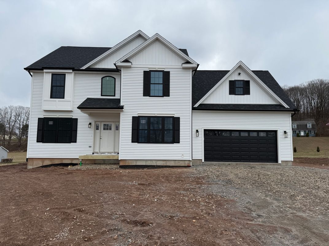 Attached, Exterior, Facade, Farmhouse