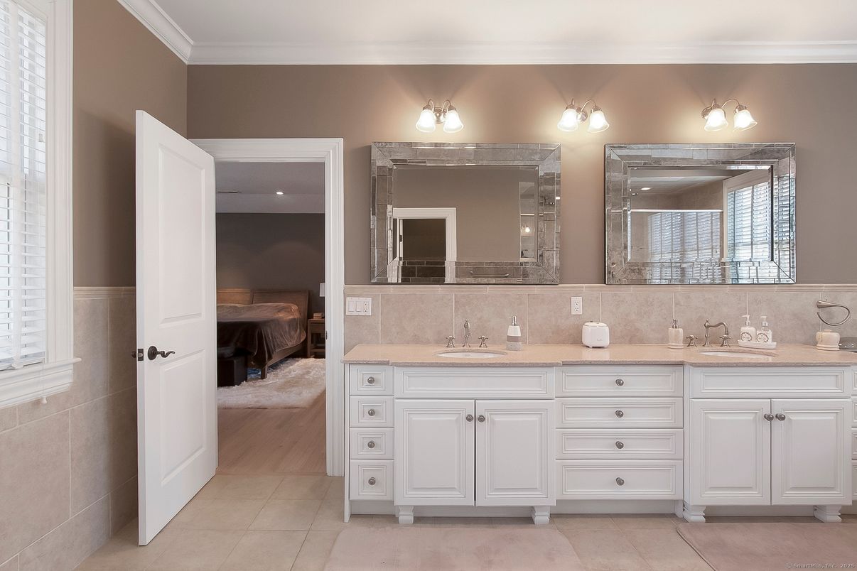 Bathroom, Bedroom, Dual Sink Vanities, Interior