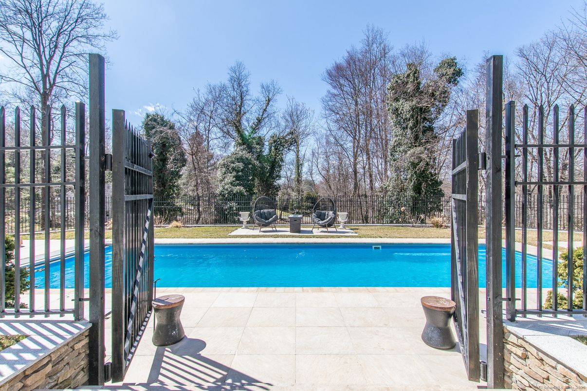 Exterior, Playground, Pool
