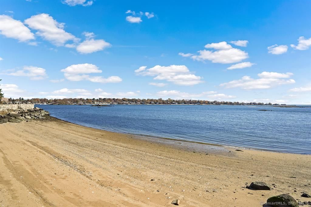 Exterior, Lake