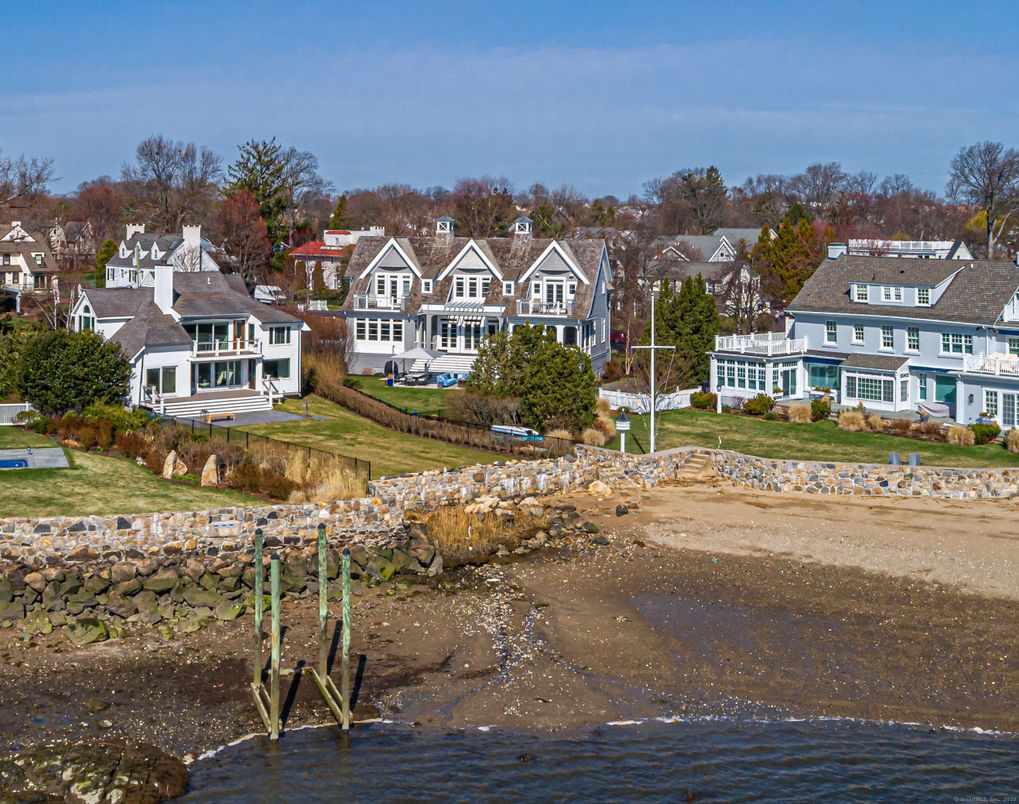 Exterior, Lake