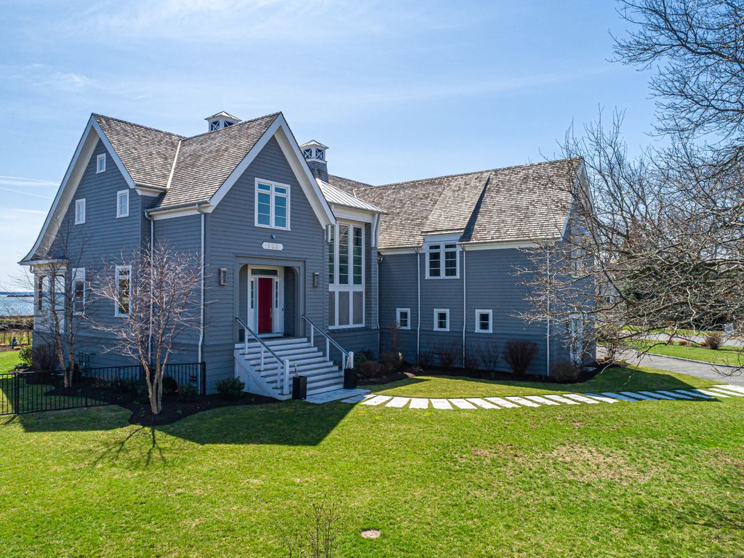 Backyard, Exterior, Facade, Queen Anne Victorian