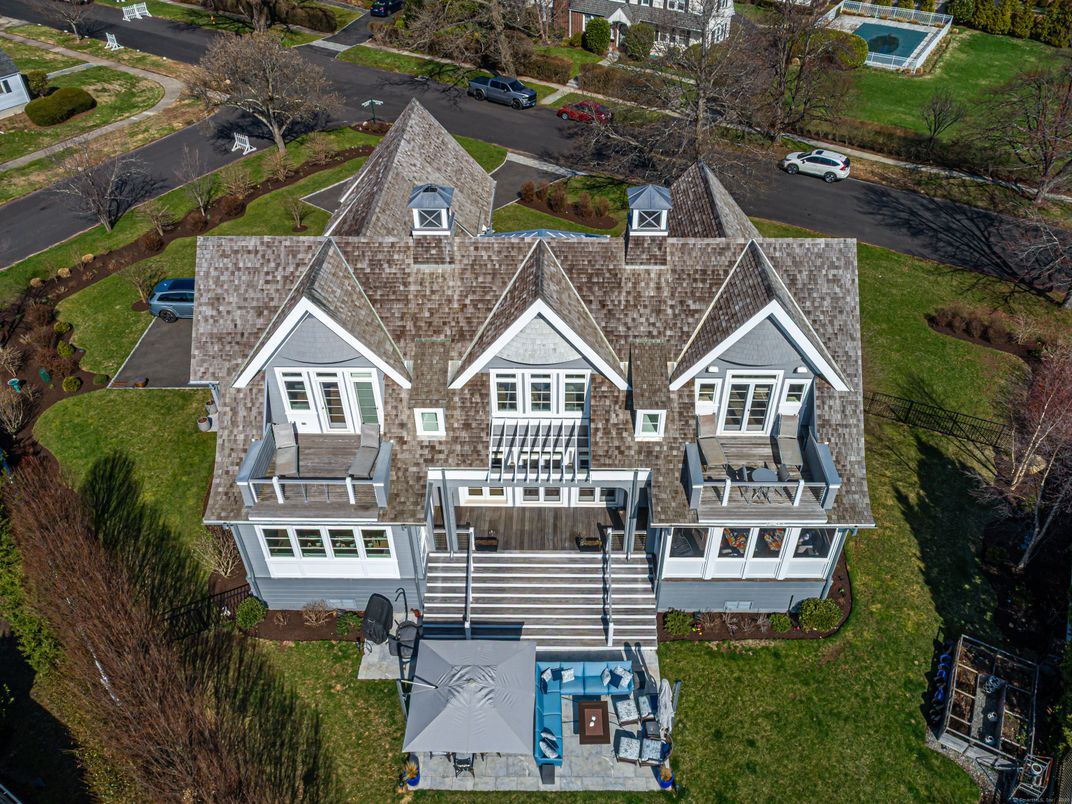 Exterior, Drone