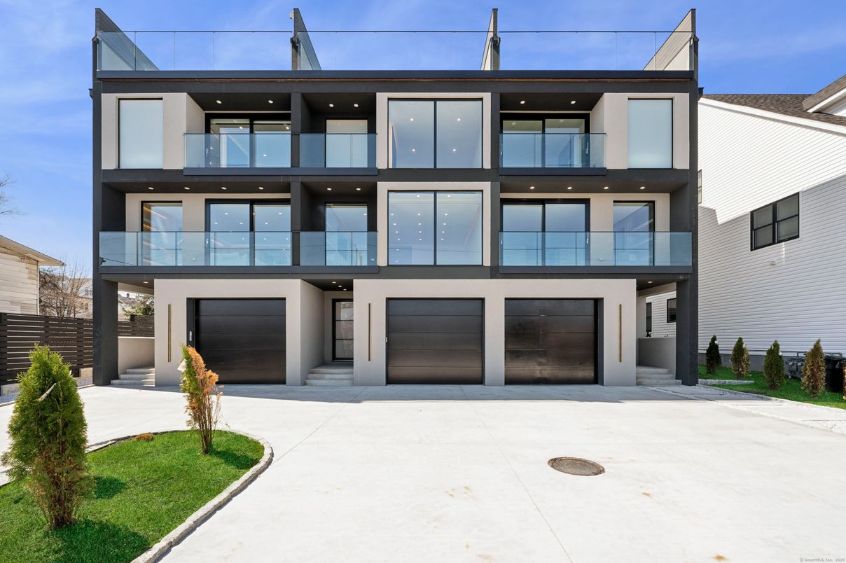 Attached, Exterior, Facade, Modern