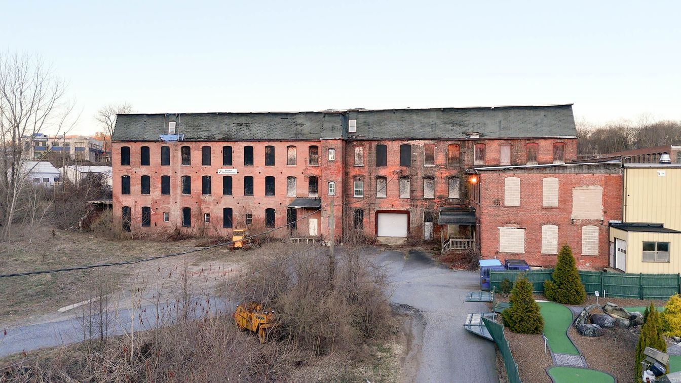 Exterior, Facade, Brick Facade, Rowhouse