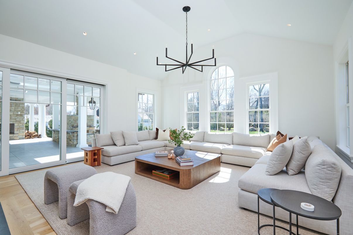 Interior, Living room, Pendant Lights, Recessed Lighting, Wood Texture Flooring