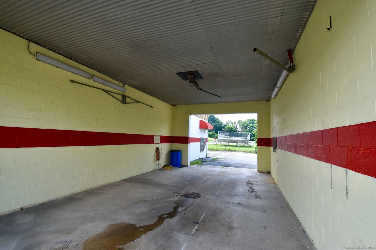 Garage, Interior