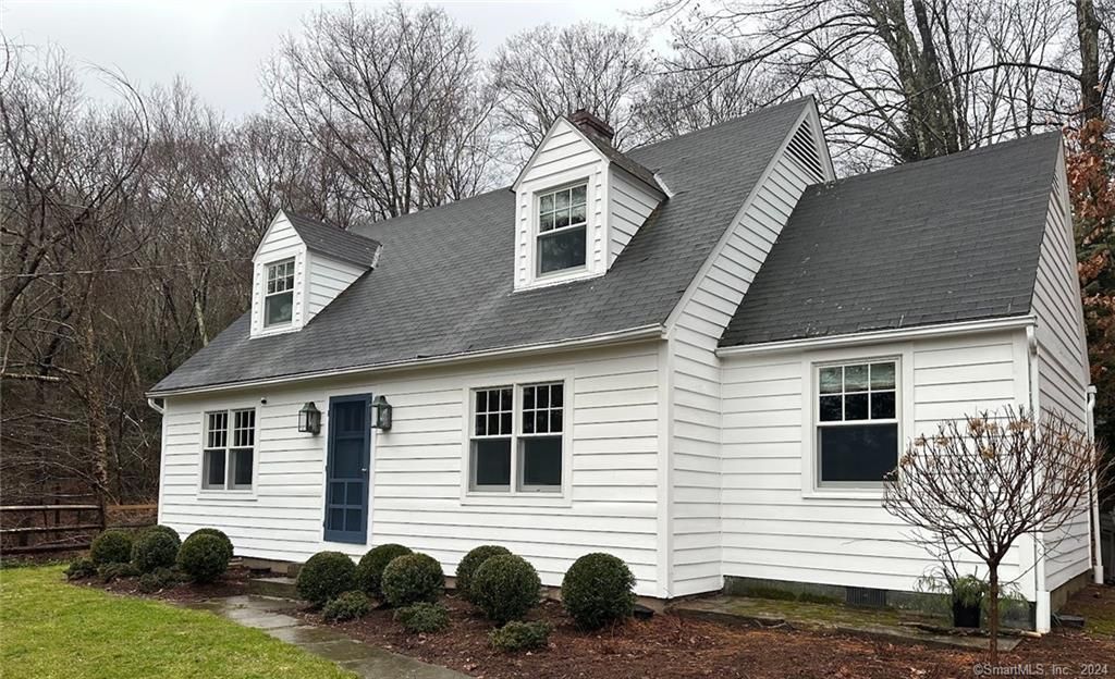 Exterior, Facade, Cape Cod
