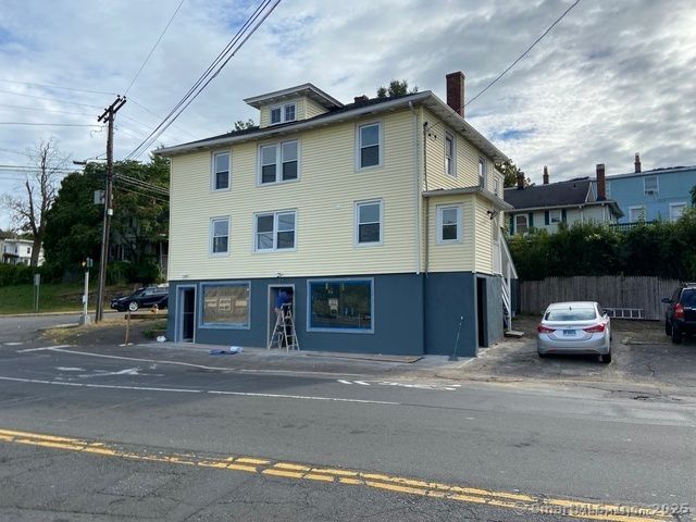 Exterior, Facade, American Foursquare