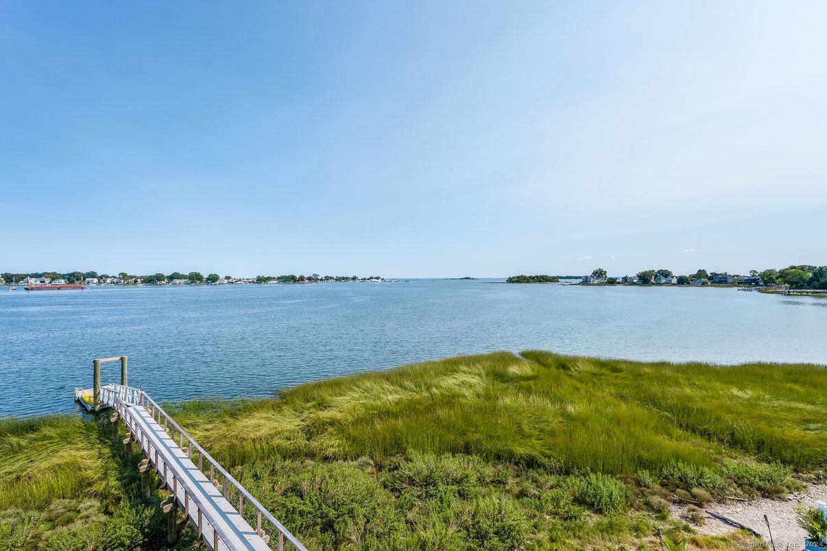 Exterior, Lake