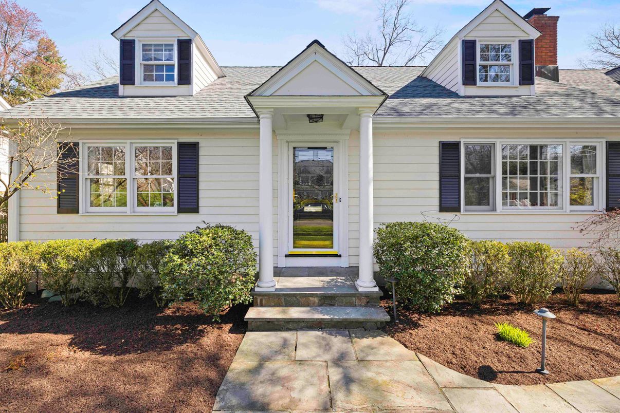 Exterior, Facade, Cape Cod