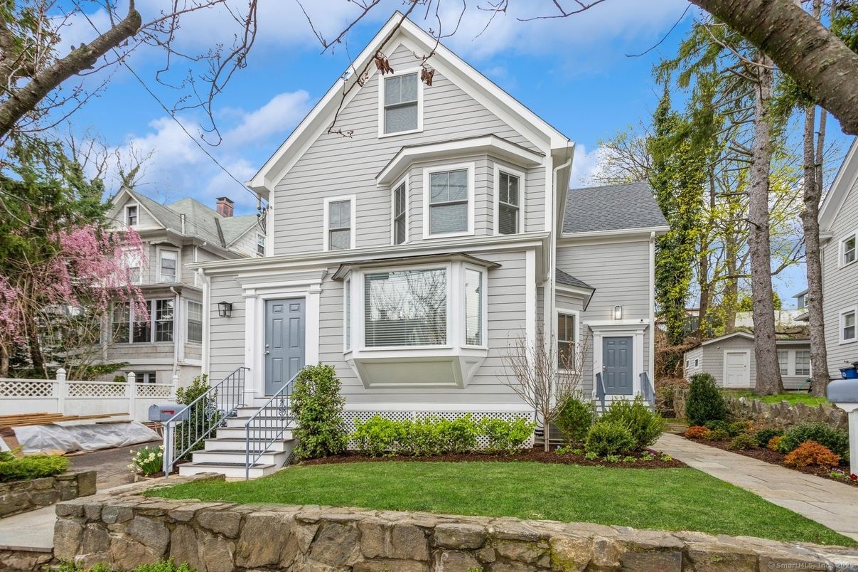 Exterior, Facade, Queen Anne Victorian