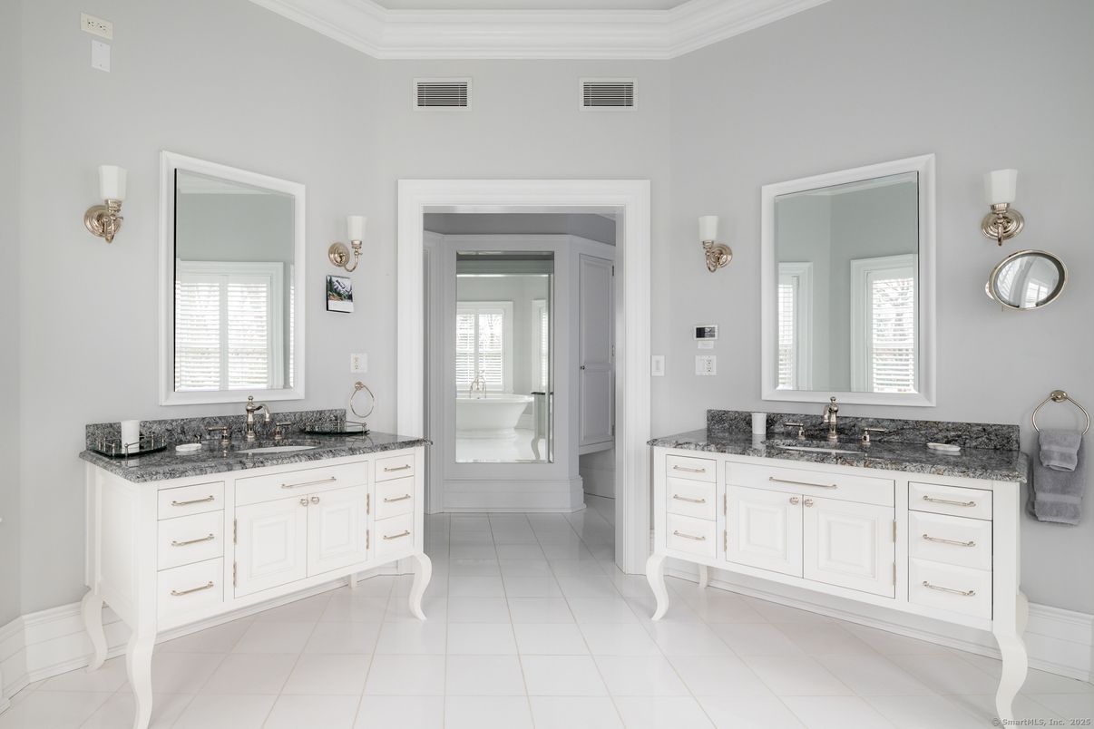 Bathroom, Dual Sink Vanities, Interior